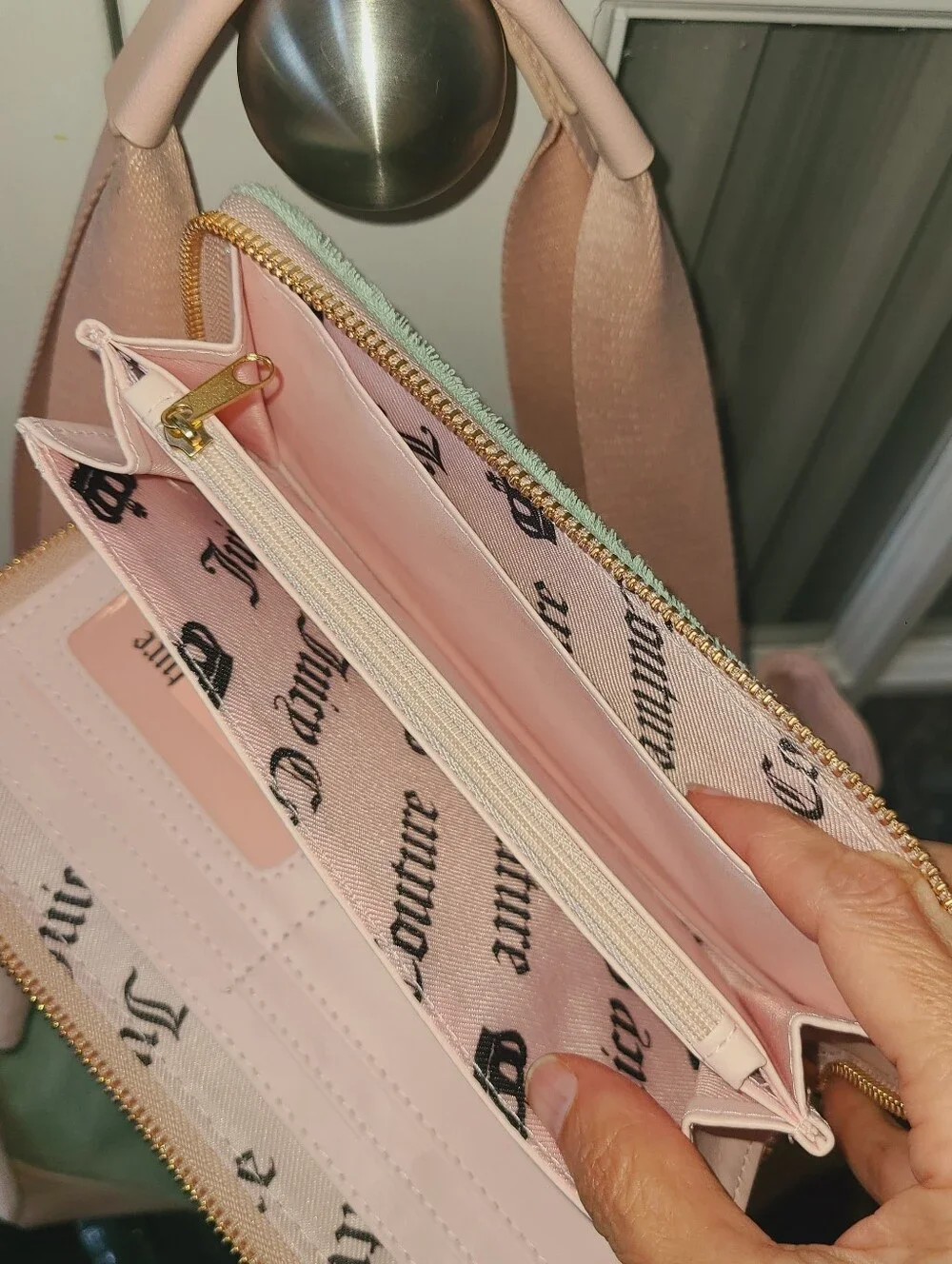 Juicy Couture Bag & Wallet Set🍦 - Picture 9 of 10